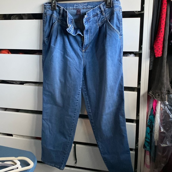 Gloria Vanderbilt Denim - Pleated Gloria Vanderbilt Stretch Jeans